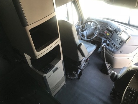 USED 2015 FREIGHTLINER CASCADIA SLEEPER TRUCK #10905-8