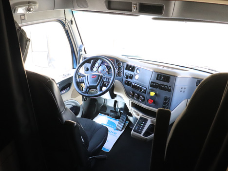 USED 2017 PETERBILT 579 SLEEPER TRUCK #11366-11