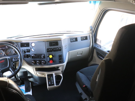 USED 2017 PETERBILT 579 SLEEPER TRUCK #11366-12