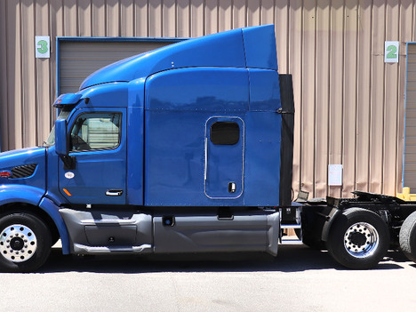 USED 2017 PETERBILT 579 SLEEPER TRUCK #11366-2