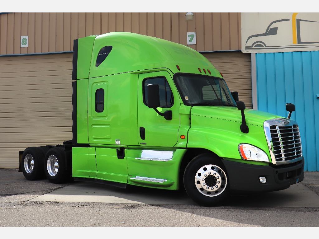 USED 2016 FREIGHTLINER CASCADIA SLEEPER TRUCK #11377