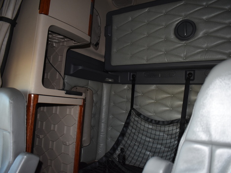 USED 2016 FREIGHTLINER CASCADIA SLEEPER TRUCK #11405-13