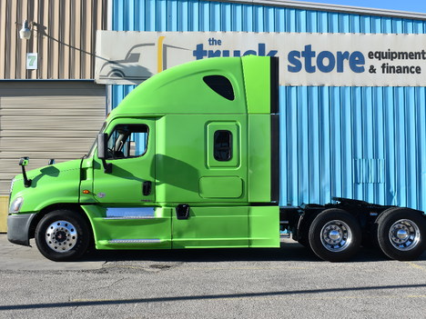 USED 2016 FREIGHTLINER CASCADIA SLEEPER TRUCK #11405-4