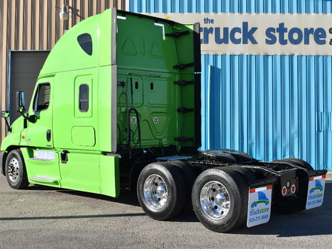 USED 2016 FREIGHTLINER CASCADIA SLEEPER TRUCK #11405-5