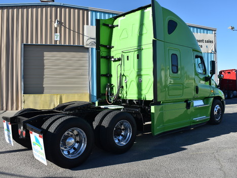 USED 2016 FREIGHTLINER CASCADIA SLEEPER TRUCK #11405-7