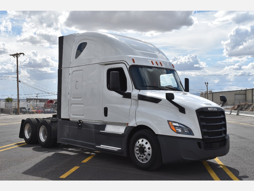 2018 FREIGHTLINER Cascadia 126 Sleeper #11444