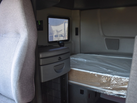 USED 2019 INTERNATIONAL LT625 SLEEPER TRUCK #11452-10