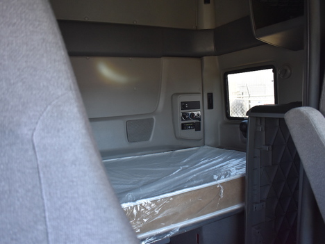 USED 2019 INTERNATIONAL LT625 SLEEPER TRUCK #11452-9