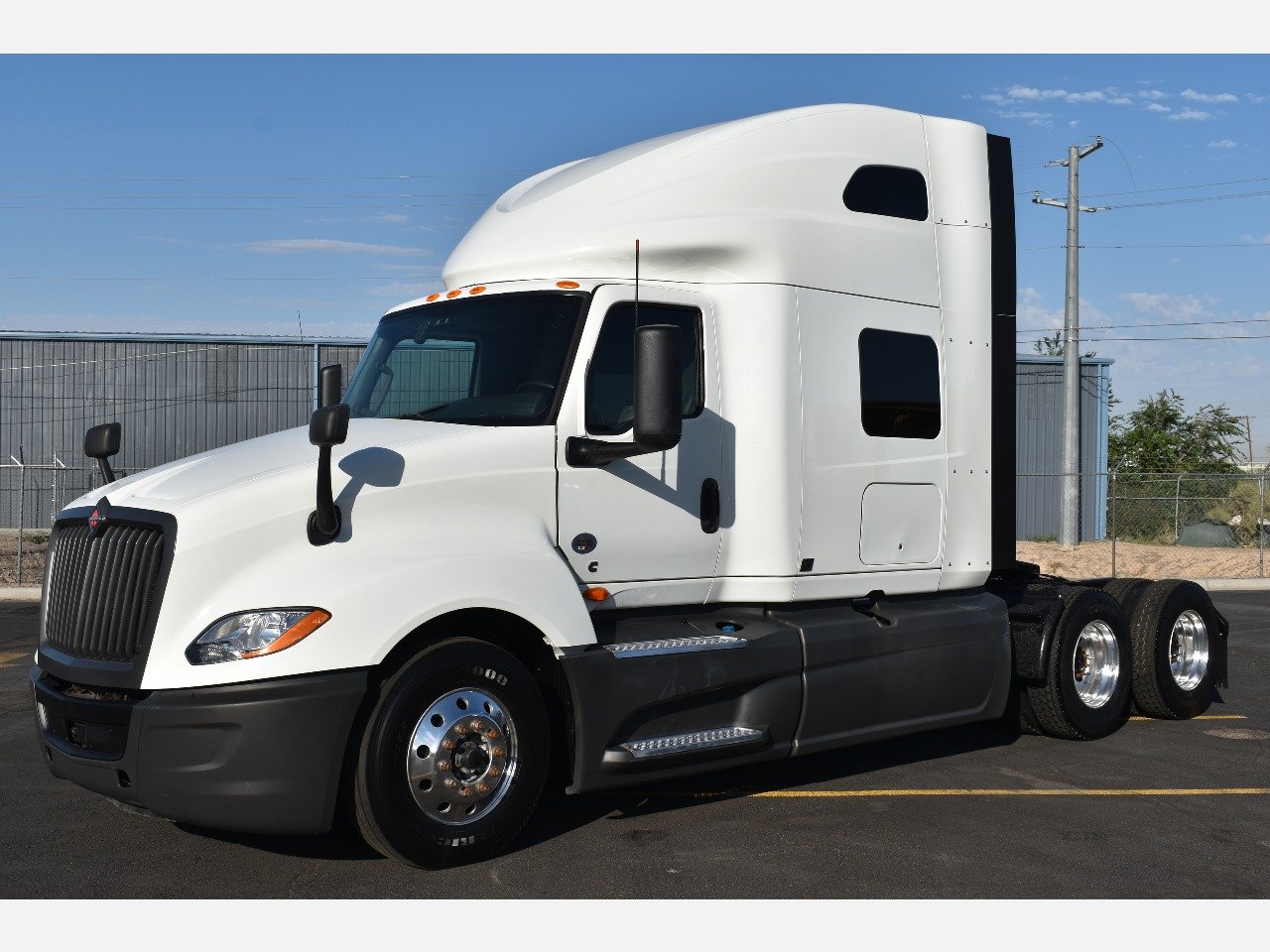 USED 2019 INTERNATIONAL LT 625 SLEEPER TRUCK #11455