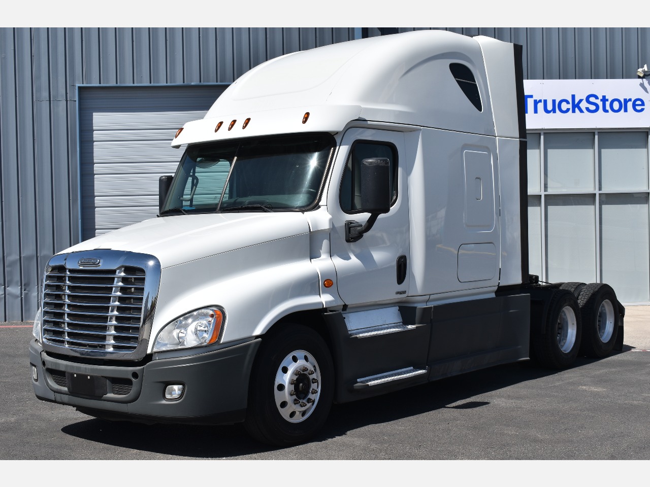 USED 2016 FREIGHTLINER CASCADIA SLEEPER TRUCK #11474