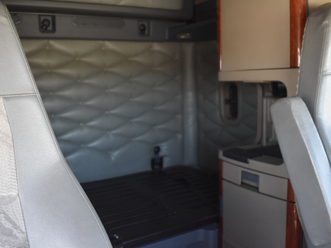 USED 2016 FREIGHTLINER CASCADIA SLEEPER TRUCK #11474-10