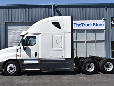 USED 2016 FREIGHTLINER CASCADIA SLEEPER TRUCK #11474-2