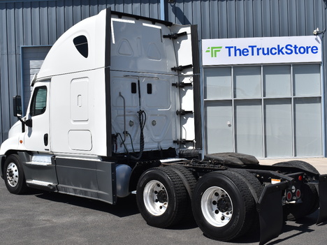 USED 2016 FREIGHTLINER CASCADIA SLEEPER TRUCK #11474-3