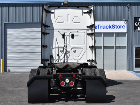 USED 2016 FREIGHTLINER CASCADIA SLEEPER TRUCK #11474-4