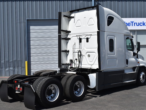 USED 2016 FREIGHTLINER CASCADIA SLEEPER TRUCK #11474-5