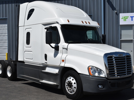 USED 2016 FREIGHTLINER CASCADIA SLEEPER TRUCK #11474-7