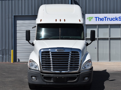USED 2016 FREIGHTLINER CASCADIA SLEEPER TRUCK #11474-8