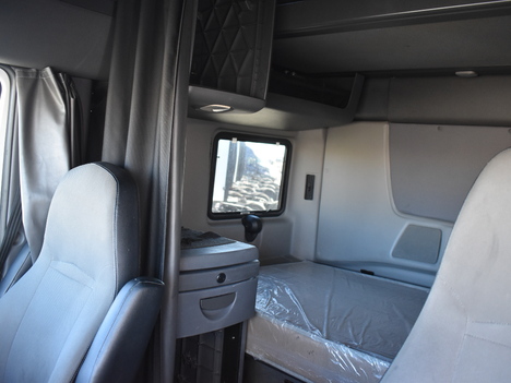 USED 2019 INTERNATIONAL LT 625 SLEEPER TRUCK #11509-8
