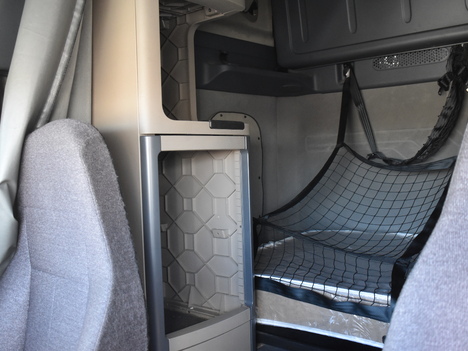 USED 2020 FREIGHTLINER CASCADIA 125 SLEEPER TRUCK #11518-9