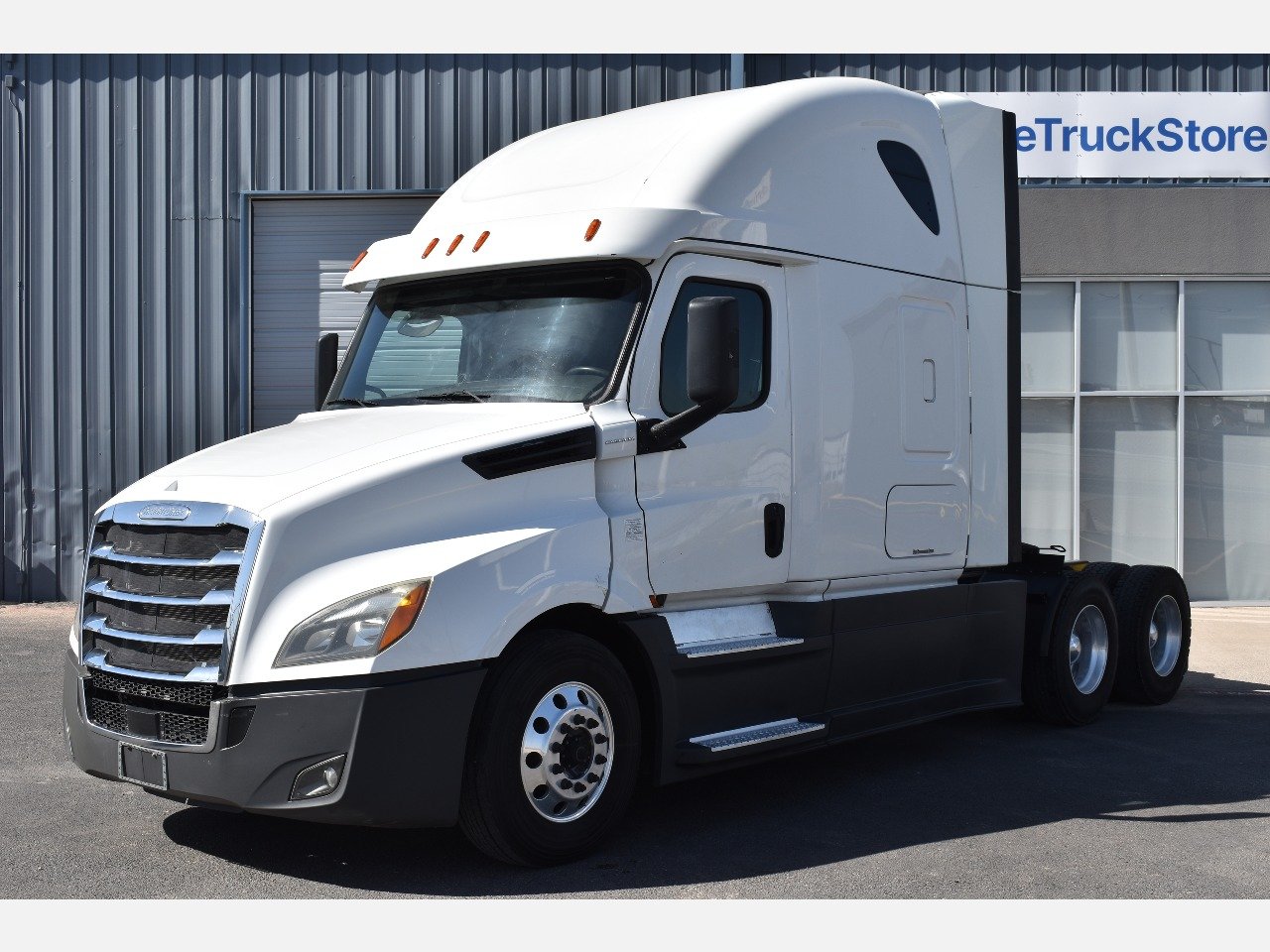 USED 2019 FREIGHTLINER CASCADIA 126 SLEEPER TRUCK #11522