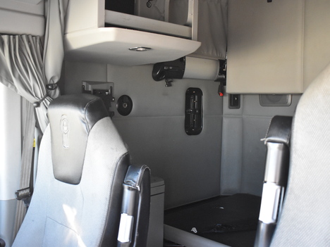 USED 2021 KENWORTH T680 SLEEPER TRUCK #11523-9