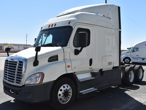 USED 2017 FREIGHTLINER CASCADIA SLEEPER TRUCK #11527-1