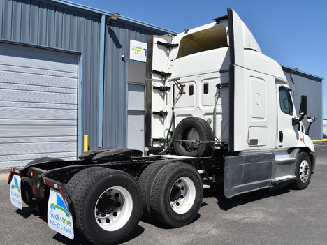 USED 2017 FREIGHTLINER CASCADIA SLEEPER TRUCK #11527-4