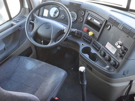 USED 2017 FREIGHTLINER CASCADIA SLEEPER TRUCK #11527-9