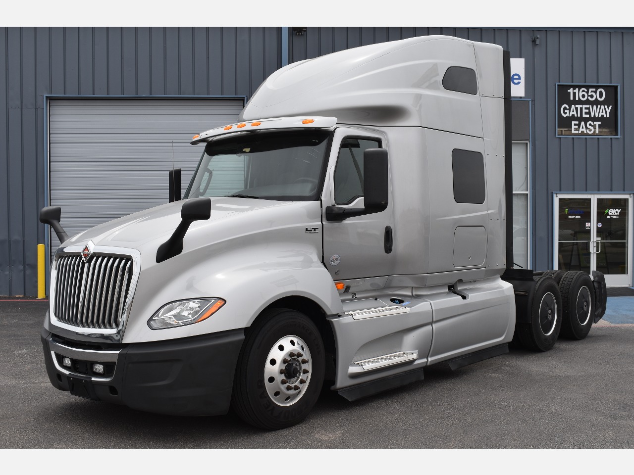 USED 2020 INTERNATIONAL LT625 SLEEPER TRUCK #11529