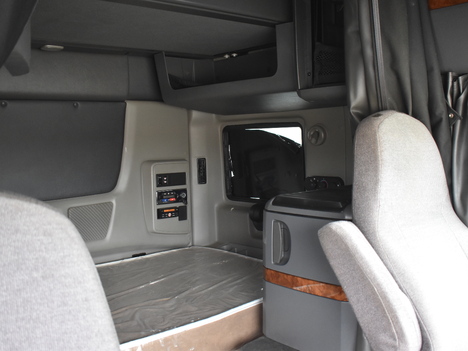 USED 2020 INTERNATIONAL LT625 SLEEPER TRUCK #11529-10
