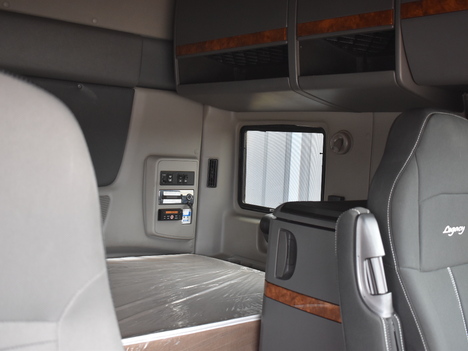 USED 2020 INTERNATIONAL LT625 SLEEPER TRUCK #11530-10