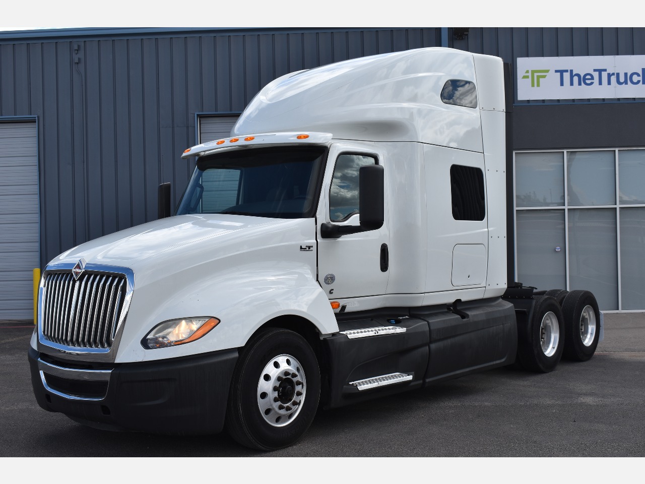 USED 2019 INTERNATIONAL LT625 SLEEPER TRUCK #11531