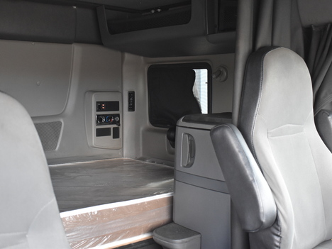 USED 2019 INTERNATIONAL LT625 SLEEPER TRUCK #11531-10