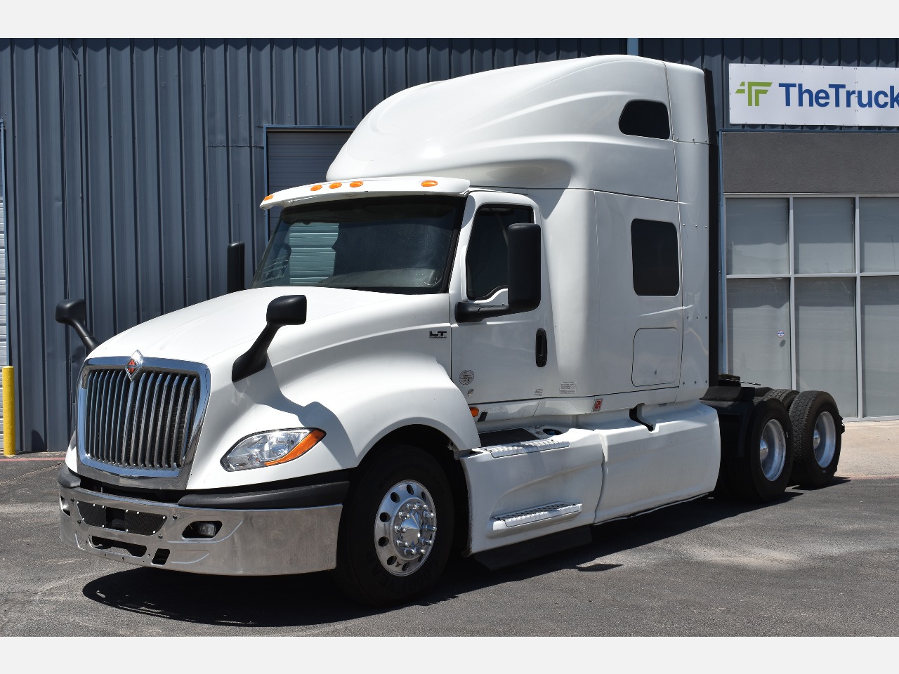 USED 2019 INTERNATIONAL LT625 SLEEPER TRUCK #11532