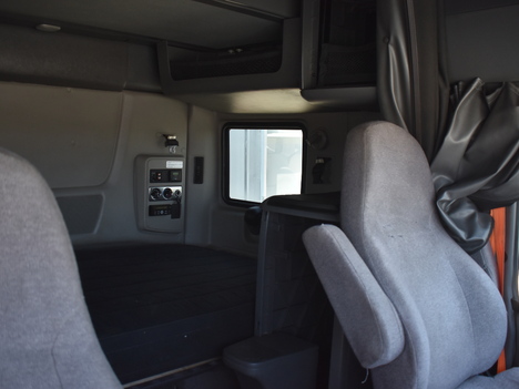 USED 2019 INTERNATIONAL LT625 SLEEPER TRUCK #11532-10