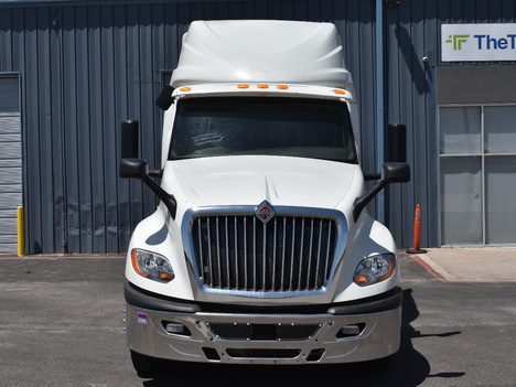 USED 2019 INTERNATIONAL LT625 SLEEPER TRUCK #11532-8