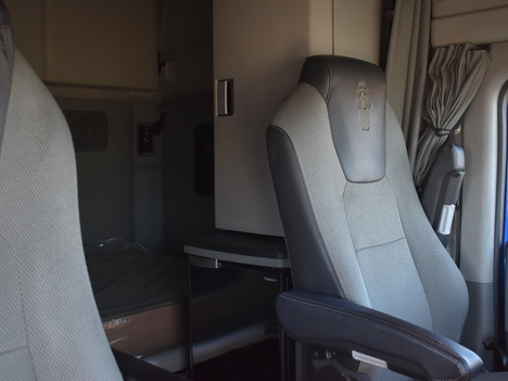 USED 2021 KENWORTH T680 SLEEPER TRUCK #11540-10