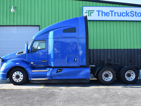 USED 2021 KENWORTH T680 SLEEPER TRUCK #11540-2