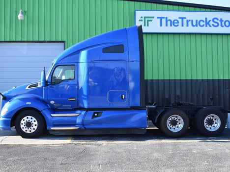 USED 2021 KENWORTH T680 SLEEPER TRUCK #11540-2