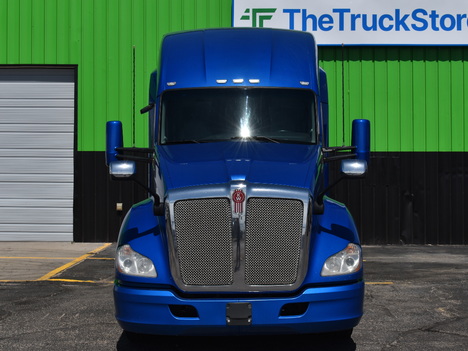 USED 2021 KENWORTH T680 SLEEPER TRUCK #11542-8