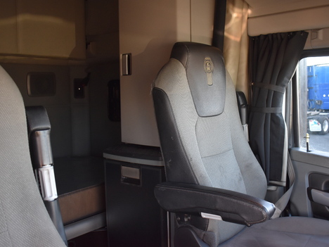 USED 2021 KENWORTH T680 SLEEPER TRUCK #11544-10