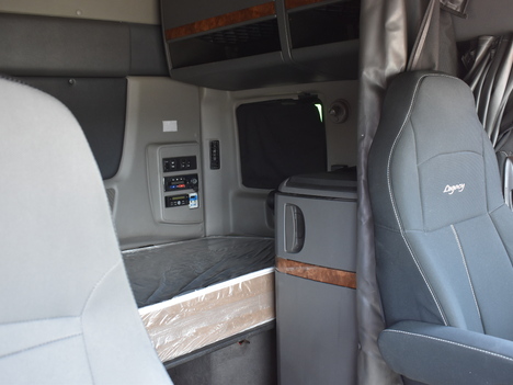 USED 2020 INTERNATIONAL LT625 SLEEPER TRUCK #11552-10