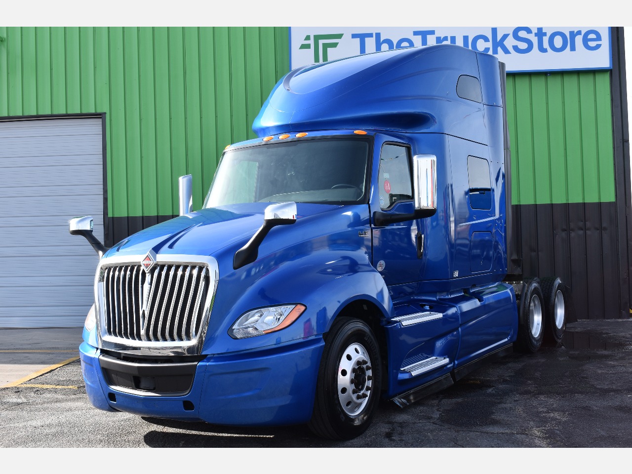 2022 INTERNATIONAL LT625 Sleeper #11554