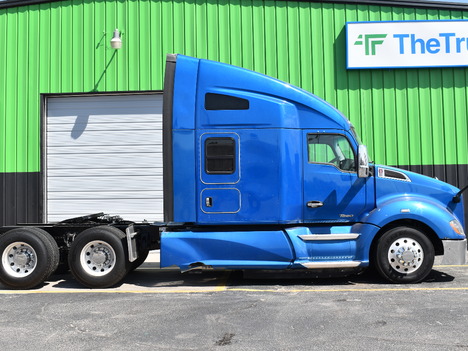 USED 2019 KENWORTH T680 SLEEPER TRUCK #11558-6