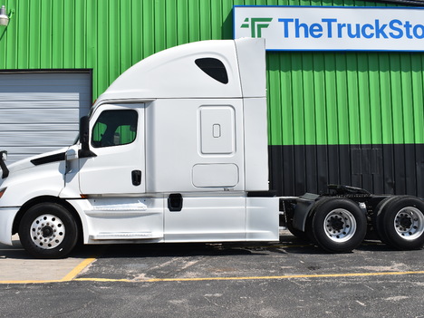 USED 2020 FREIGHTLINER CASCADIA 126 SLEEPER TRUCK #11561-2
