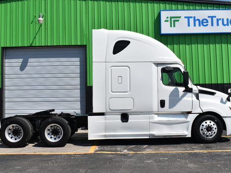 USED 2020 FREIGHTLINER CASCADIA 126 SLEEPER TRUCK #11561-6