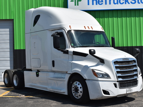 USED 2020 FREIGHTLINER CASCADIA 126 SLEEPER TRUCK #11561-7