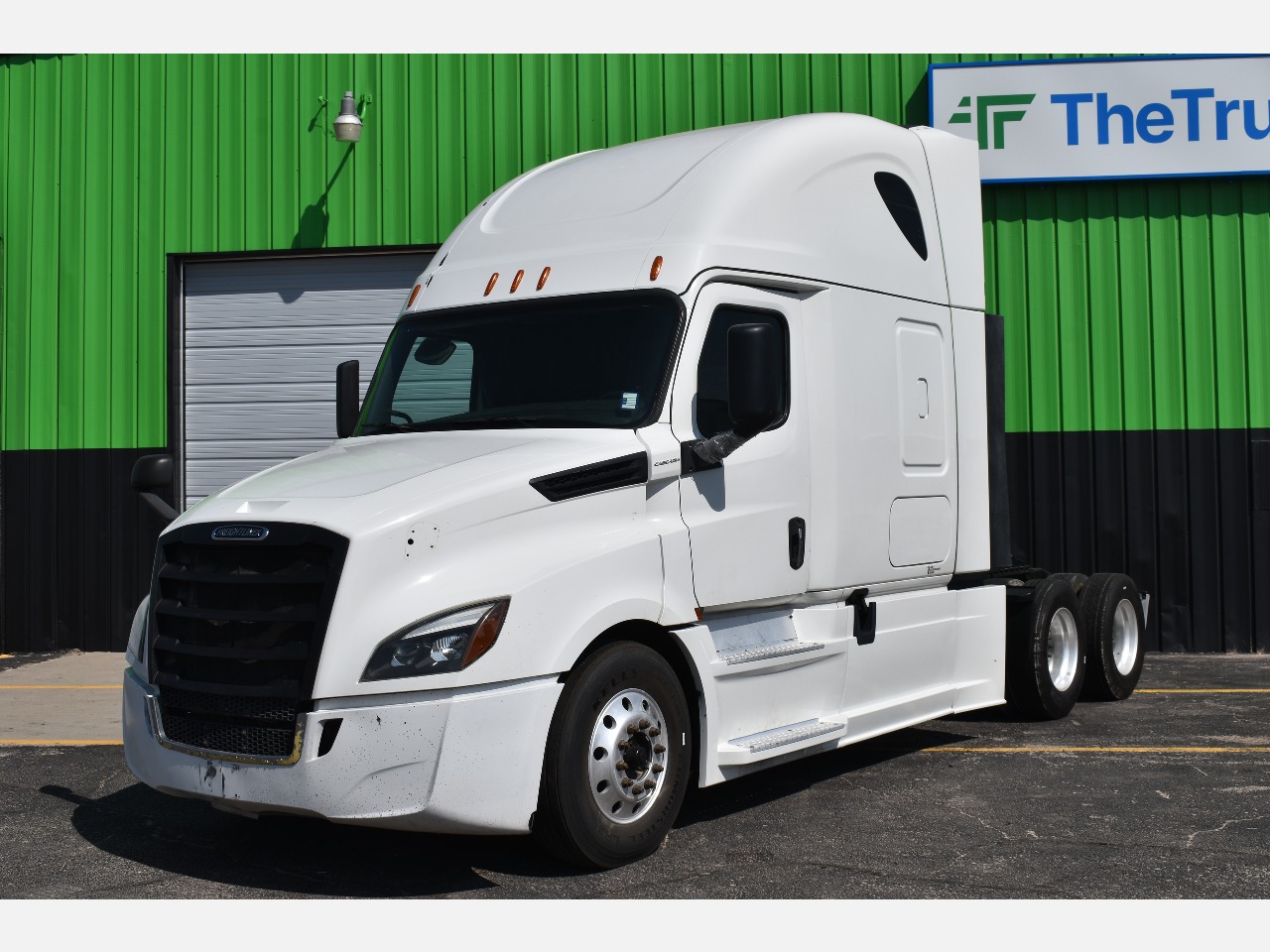 USED 2020 FREIGHTLINER CASCADIA 126 SLEEPER TRUCK #11562