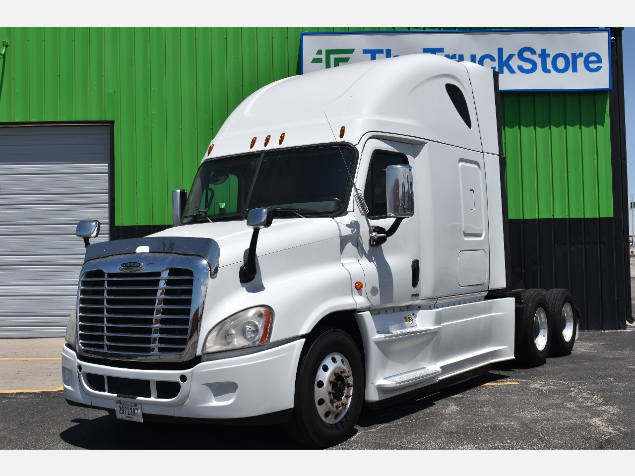 USED 2016 FREIGHTLINER CASCADIA 125 SLEEPER TRUCK #11563