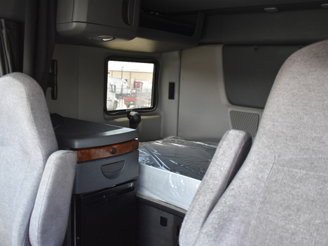 USED 2021 INTERNATIONAL LT SLEEPER TRUCK #11565-9